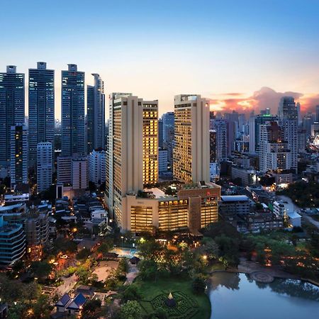 Bangkok Marriott Marquis Queens Park Exterior photo The hotel at dusk