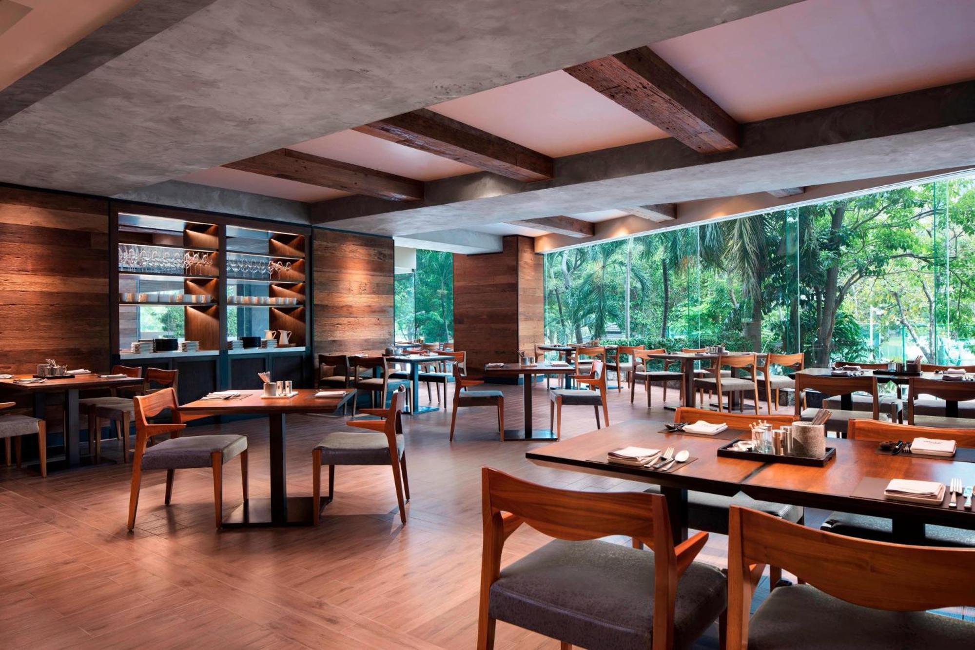Bangkok Marriott Marquis Queens Park Exterior photo The restaurant