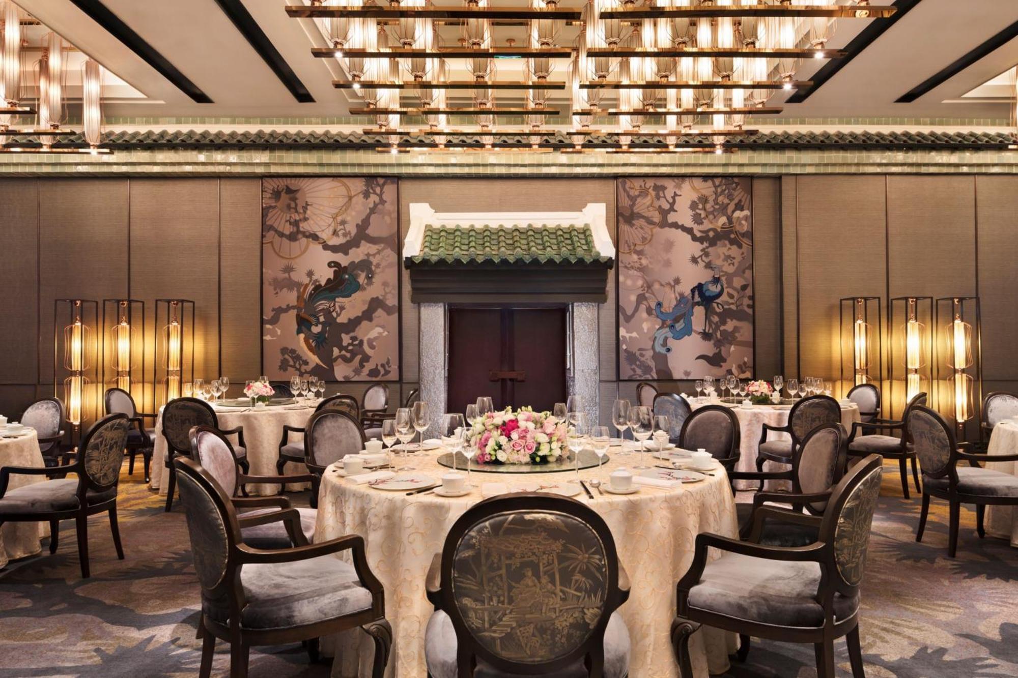 Bangkok Marriott Marquis Queens Park Exterior photo The Imperial Treasure fine dining restaurant at the Mandarin Oriental