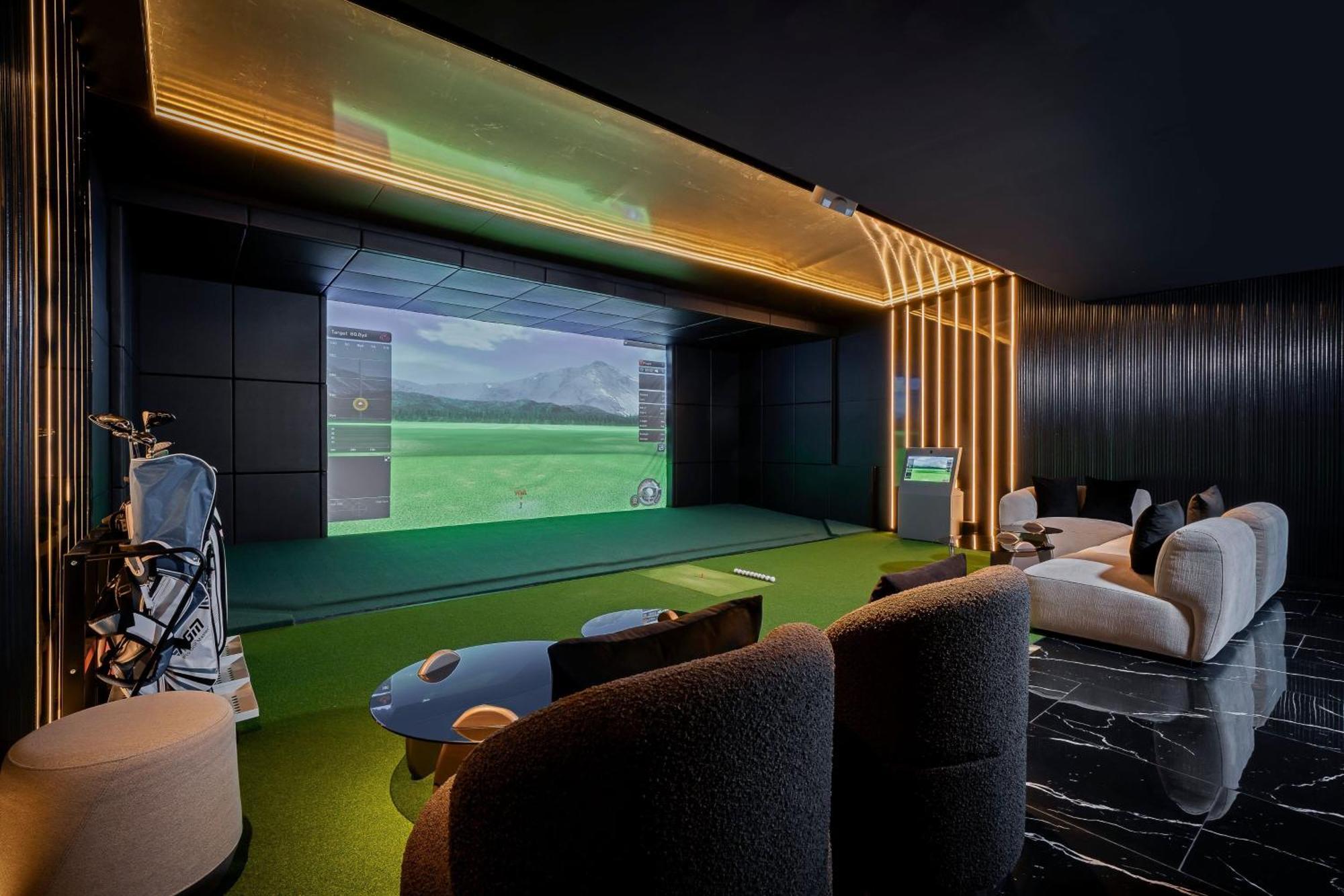 Bangkok Marriott Marquis Queens Park Exterior photo Golf Simulator