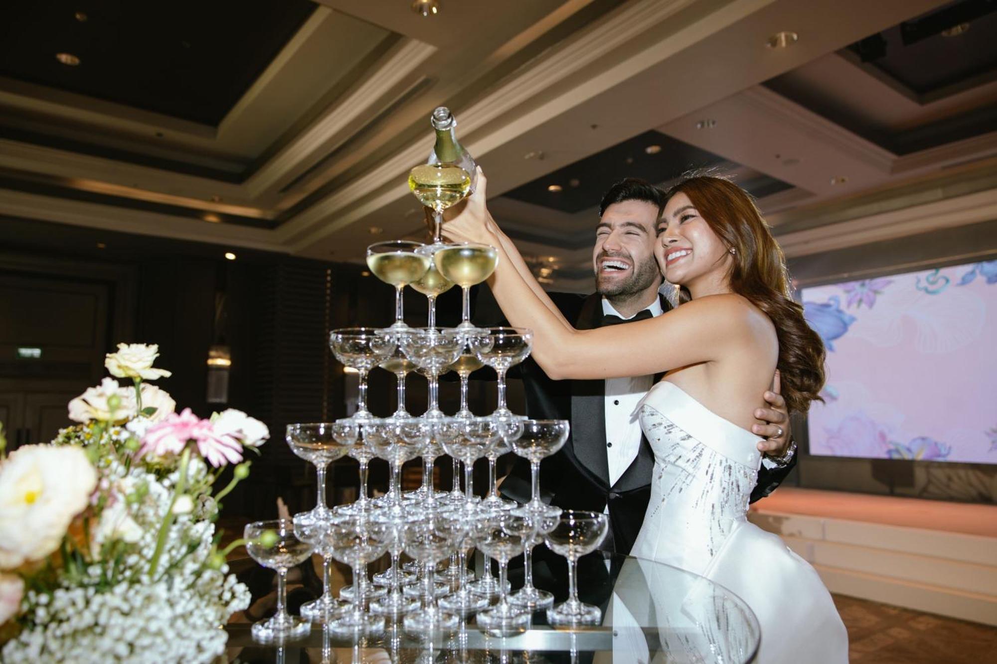 Bangkok Marriott Marquis Queens Park Exterior photo Wedding reception
