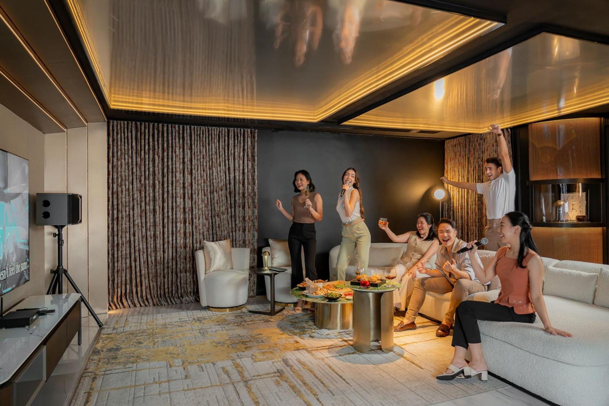 Bangkok Marriott Marquis Queens Park Exterior photo A private karaoke box in Hong Kong
