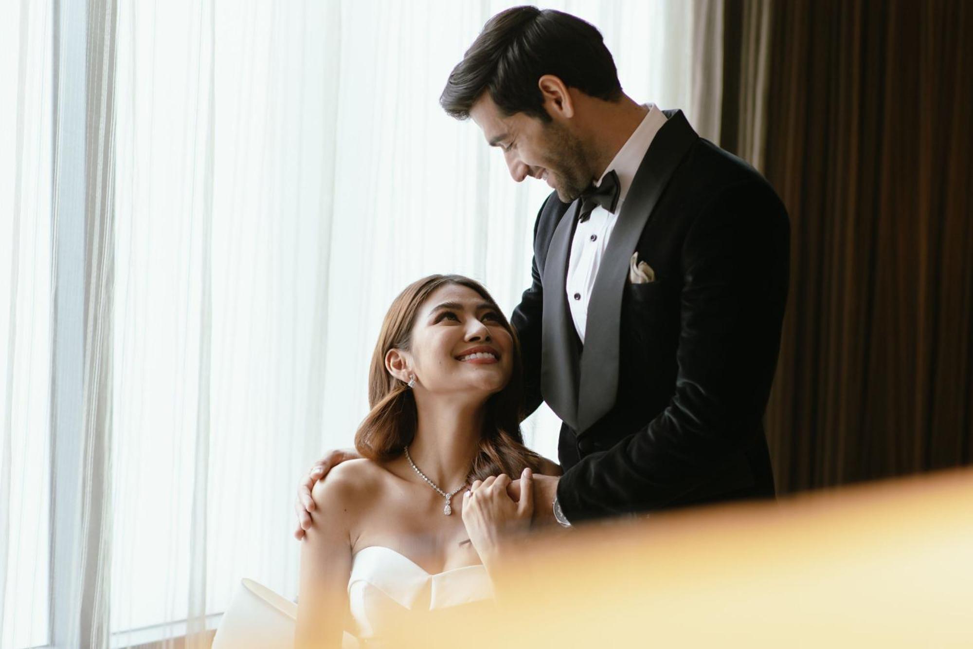 Bangkok Marriott Marquis Queens Park Exterior photo A couple in a marriage