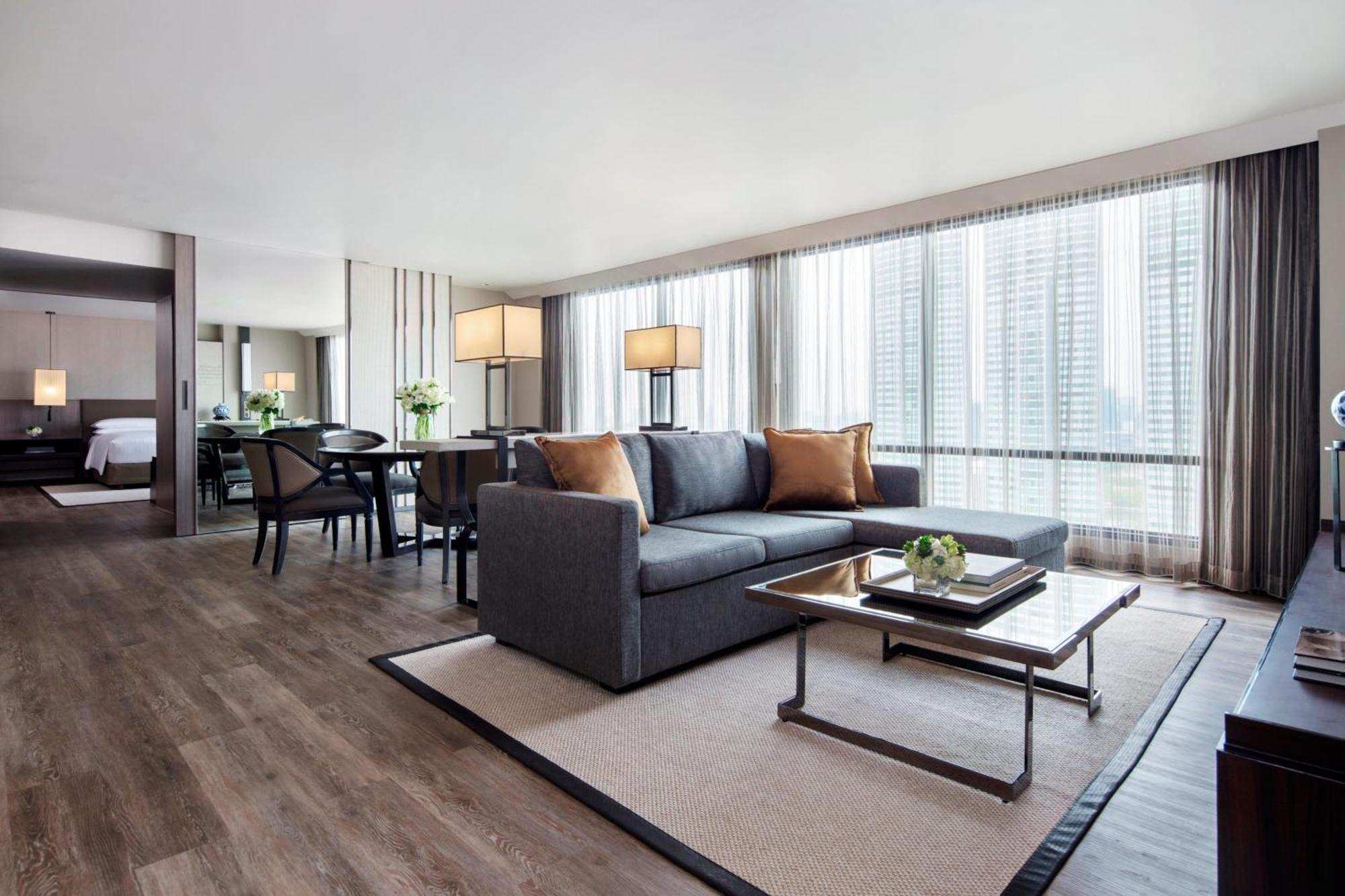 Bangkok Marriott Marquis Queens Park Exterior photo A suite at The Hari