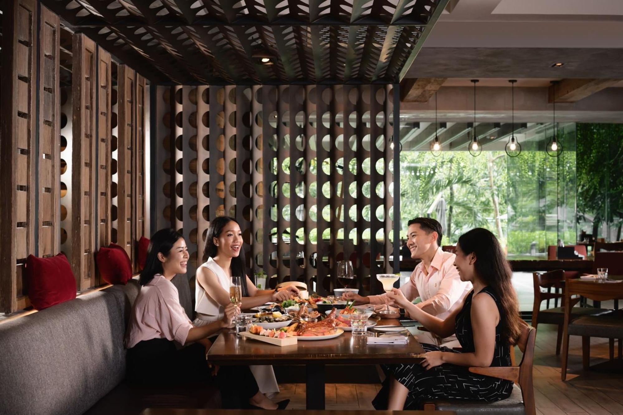 Bangkok Marriott Marquis Queens Park Exterior photo A restaurant in Vietnam