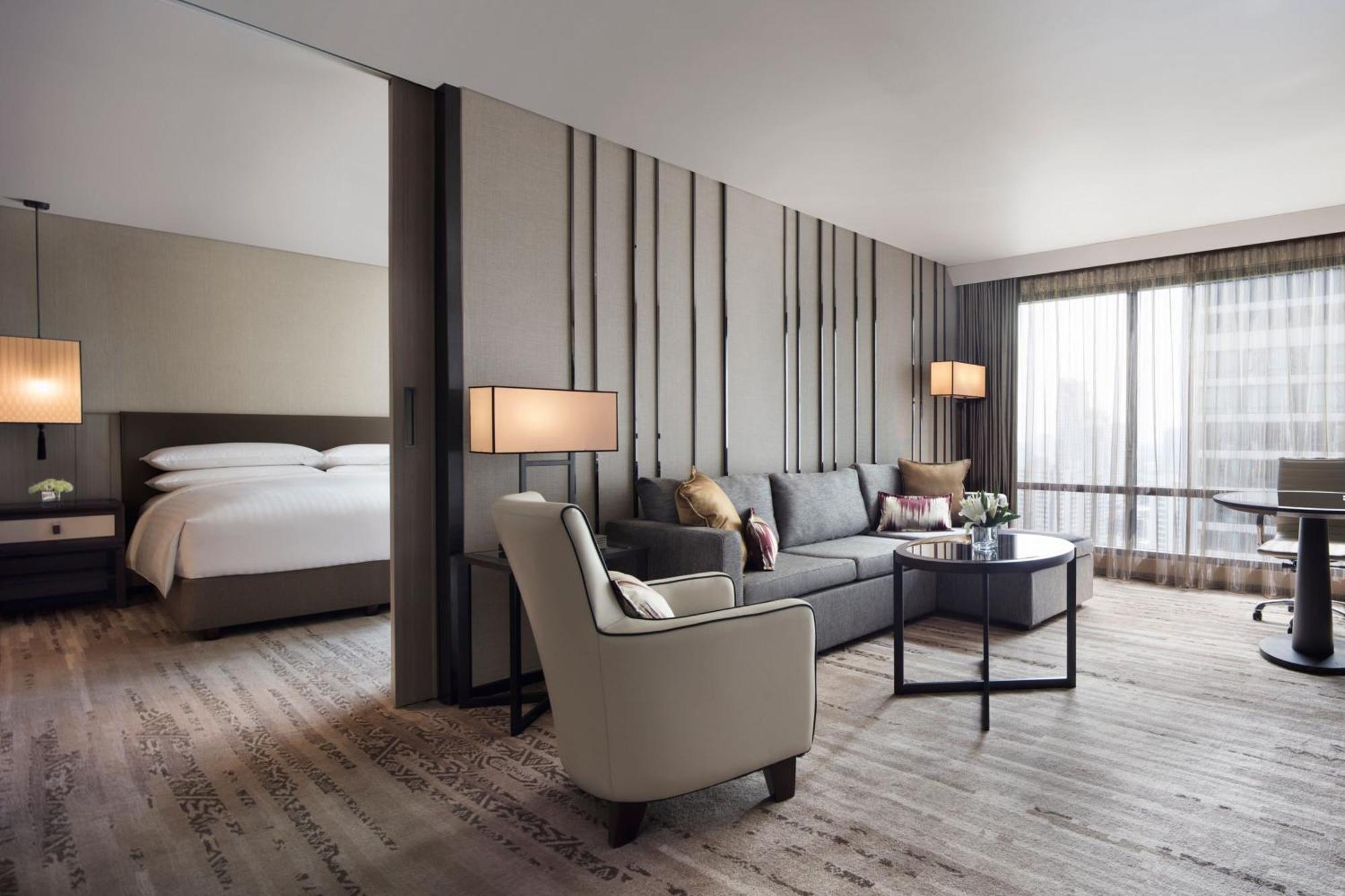 Bangkok Marriott Marquis Queens Park Exterior photo Deluxe Suite