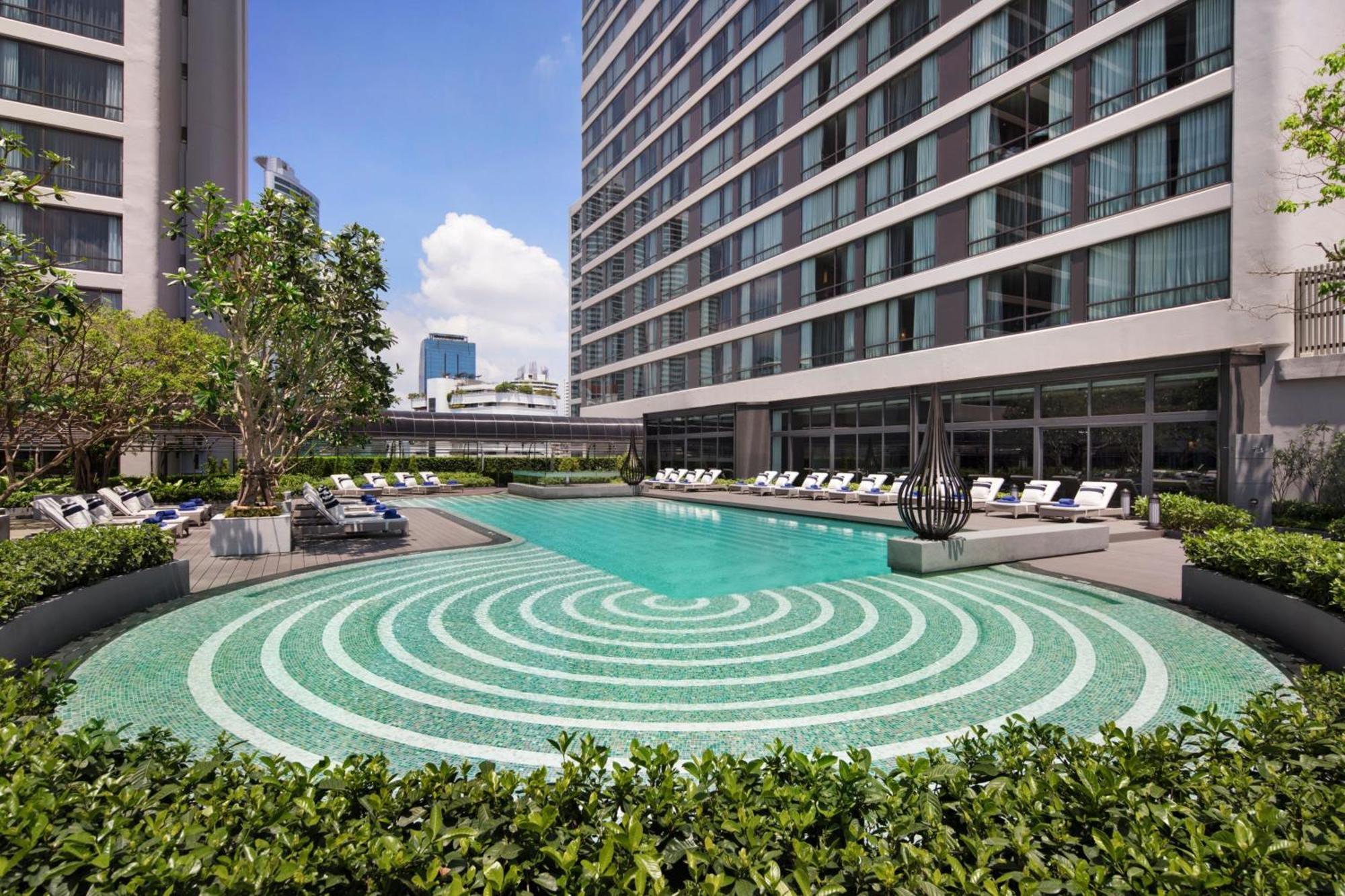 Bangkok Marriott Marquis Queens Park Exterior photo The swimming pool at the hotel