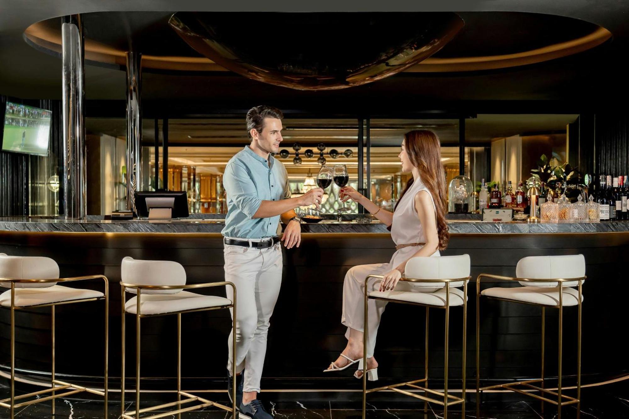 Bangkok Marriott Marquis Queens Park Exterior photo The Bar