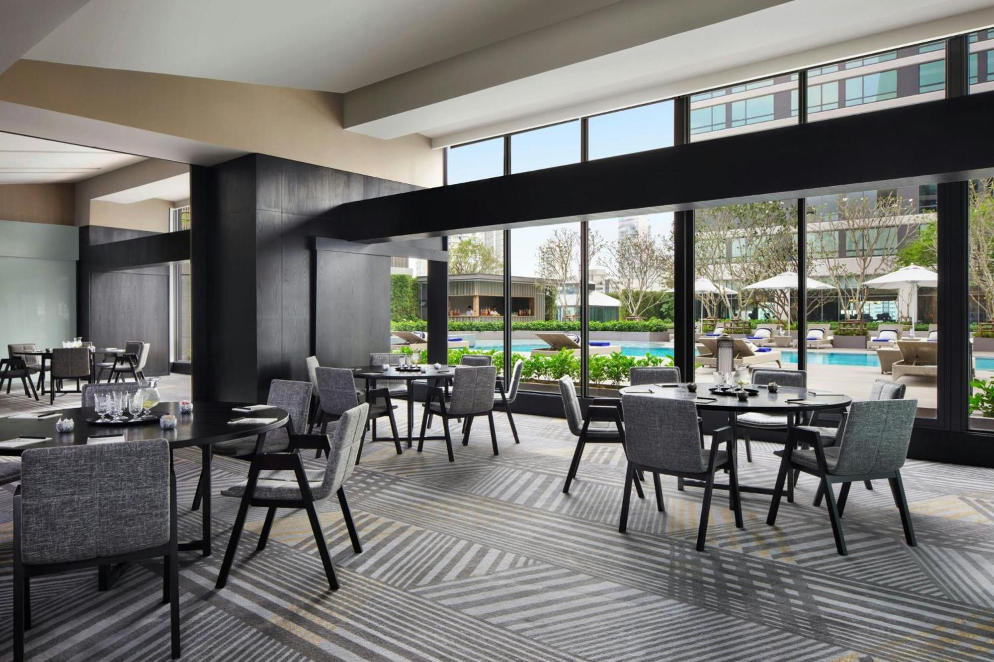 Bangkok Marriott Marquis Queens Park Exterior photo The Pool Bar